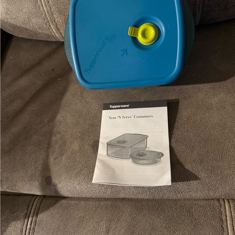 Tupperware Blue and Yellow Vent 'N Serve